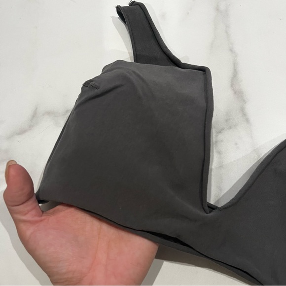 New SKIMS by Kim Kardashian Raw Edge Triangle Bralette in Gunmetal Size XL - Picture 7 of 9